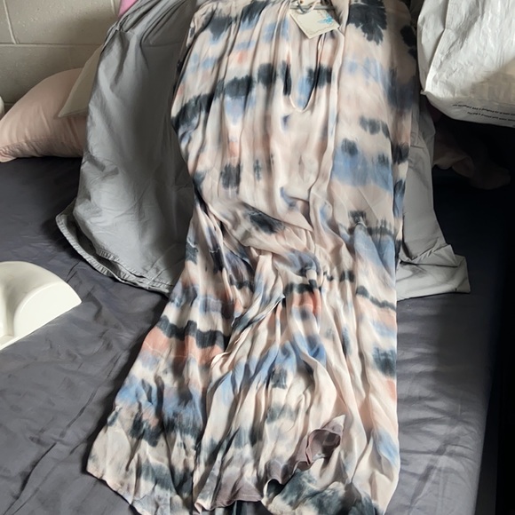 Young, fabulous and broke - Picture 4 of 12